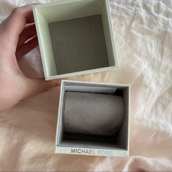 EMPTY Michael Kors Watch Box - Picture 3 of 7